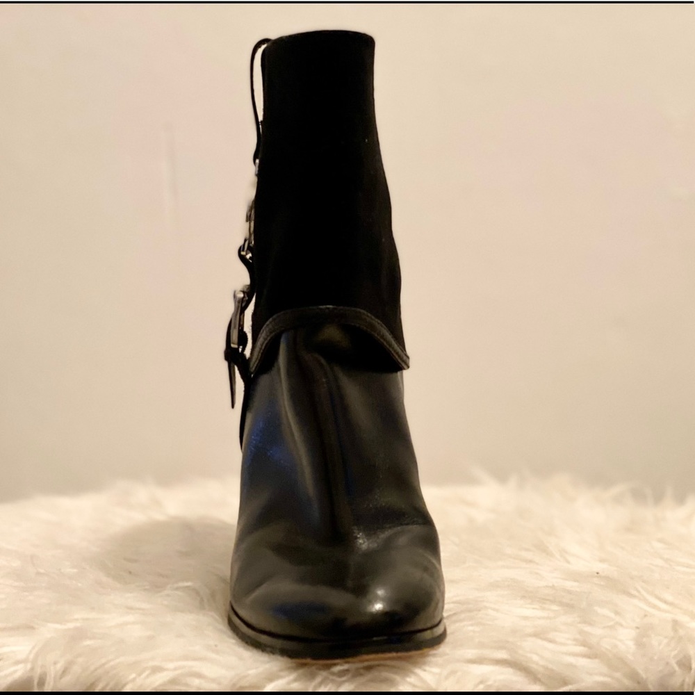 Michael Kors Boots 🥾 - Picture 4 of 6